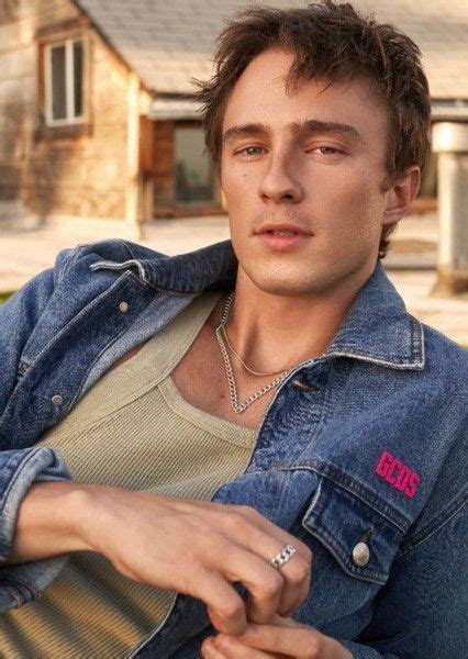 Pin di 𐙚sruᡣ𐭩 su Drew Starkey Attori hot Hot Attori