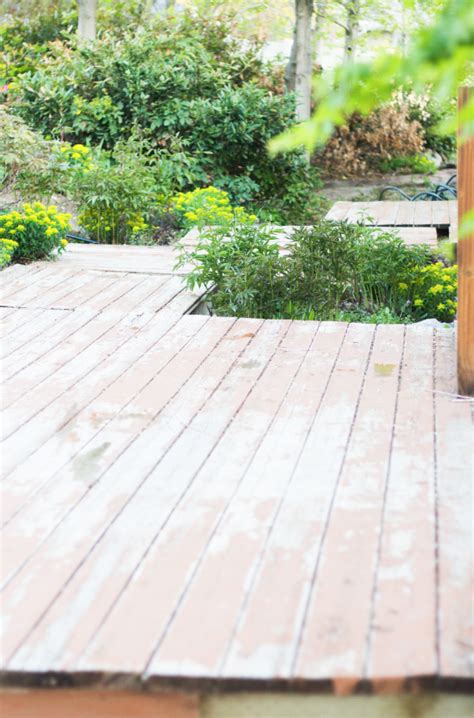 do it yourself divas: DIY: Deck Restore - Make An Old Deck Look New Again