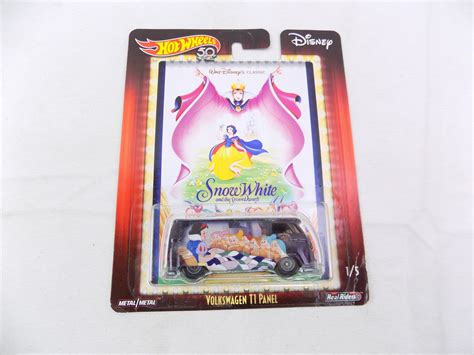 Brand New Sealed Hot Wheels Disney Snow White Volkswagen T Panel Starboard Games