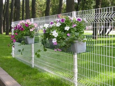 Чем украсить забор на даче. Чем можно украсить забор на даче, чтобы ...