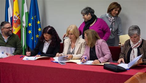 Imágenes de la firma del convenio entre el Ayuntamiento de Jerez y las