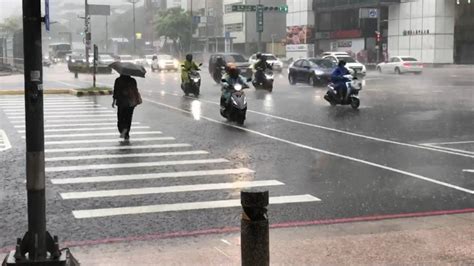 快訊／國家級警報大響！大雷雨狂炸 15縣市嚴防豪大雨｜東森新聞：新聞在哪 東森就在哪裡