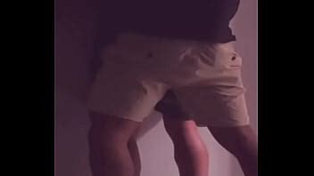 Mi UÑ4D0 ME FOLLA A ESCONDIDAS MIENTRAS TODOS VEN NETFLIX XVIDEOS