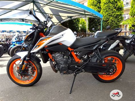 Купить б у KTM 890 Duke R инжектор 6 передач в Москве белый naked bike 2021 года по цене 1 099