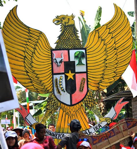 Perbedaan Arti Pancasila Sebagai Dasar Negara dan Pandangan Hidup