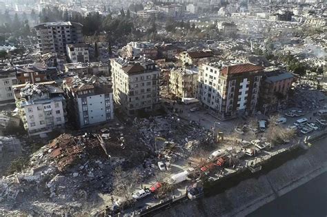 Número de vítimas do terremoto na Turquia e na Síria ultrapassa os 20