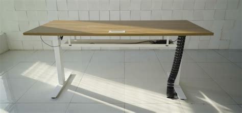 Рабочий стол с регулировкой высоты купить в Москве, стол для работы ...