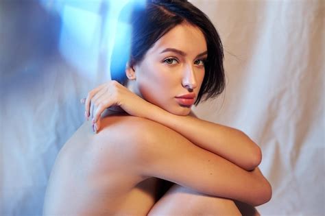 Premium Photo Portrait Nude Beauty Woman Short Hair Fashion Coloring Dark Hair Coloring