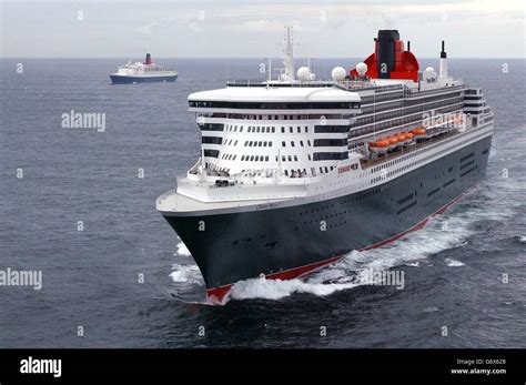 Qe2 And Qm2 Stock Photo Alamy