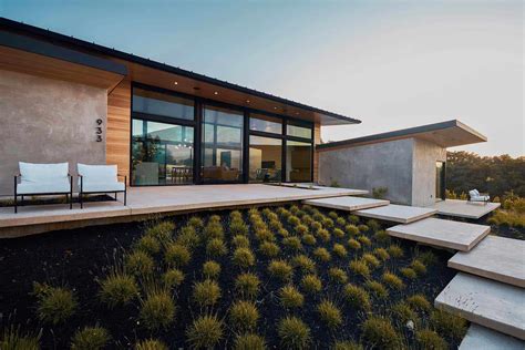 A striking modern house with breathtaking views of California's Edna Valley