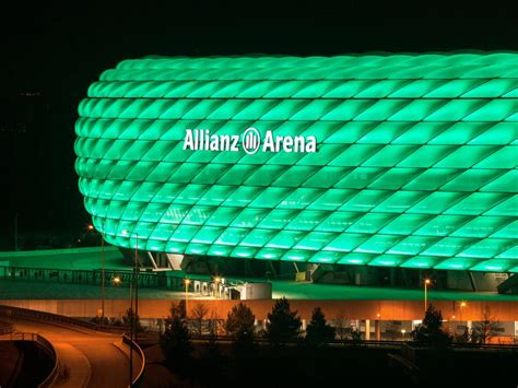 Fußballstadien Anstoß in der Allianz Arena mit neuem LED Lighting