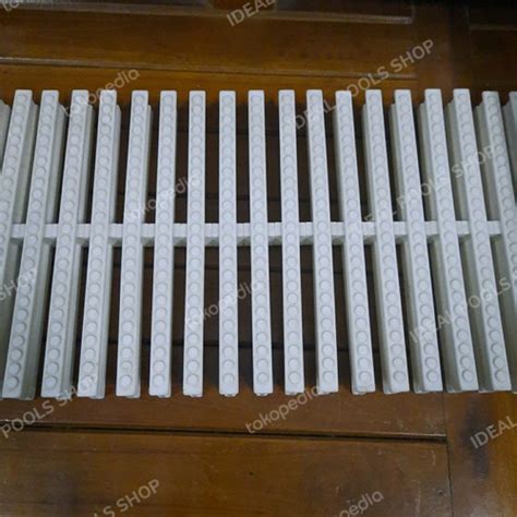 Jual Grill Gutter Kolam Renang Kaki Lebar Cm Warna Putih Merk Italy