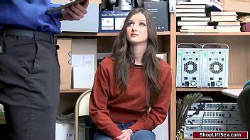 Tatuada Ladrona Follada En La Cara Por Un Oficial Xvideos