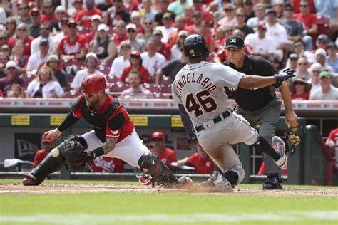 Jeimer Candelarios Triple Helps Tigers Take Series From Reds