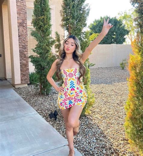 Pin By Kueens On Dress Skirt Latina Fashion Outfits Rodeo Outfits