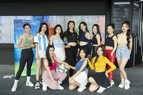 Hot Girl M Cr Khoe Th M Ng C Sexy N I B T Gi A D N Ng I P Casting N Ng C Ng World Cup