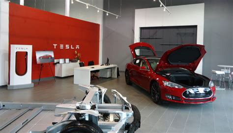 Tesla Service Centers - Finn Daniels