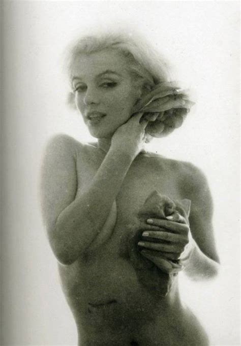 Incredible Rare Marilyn Monroe Nude Shot Hello Kisses