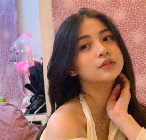 8 Hot Sexy Juanita Zelia Valezka Tanjung Bikini Pics