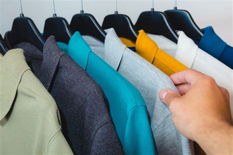 Le Polo Un Essentiel De La Garde Robe Masculine Une Armoire Pour Deux