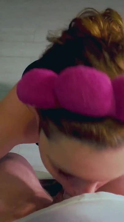 Jaw Dropping Moment From Hot MILF Needs Her Daily Facial Skincare Application XHamster