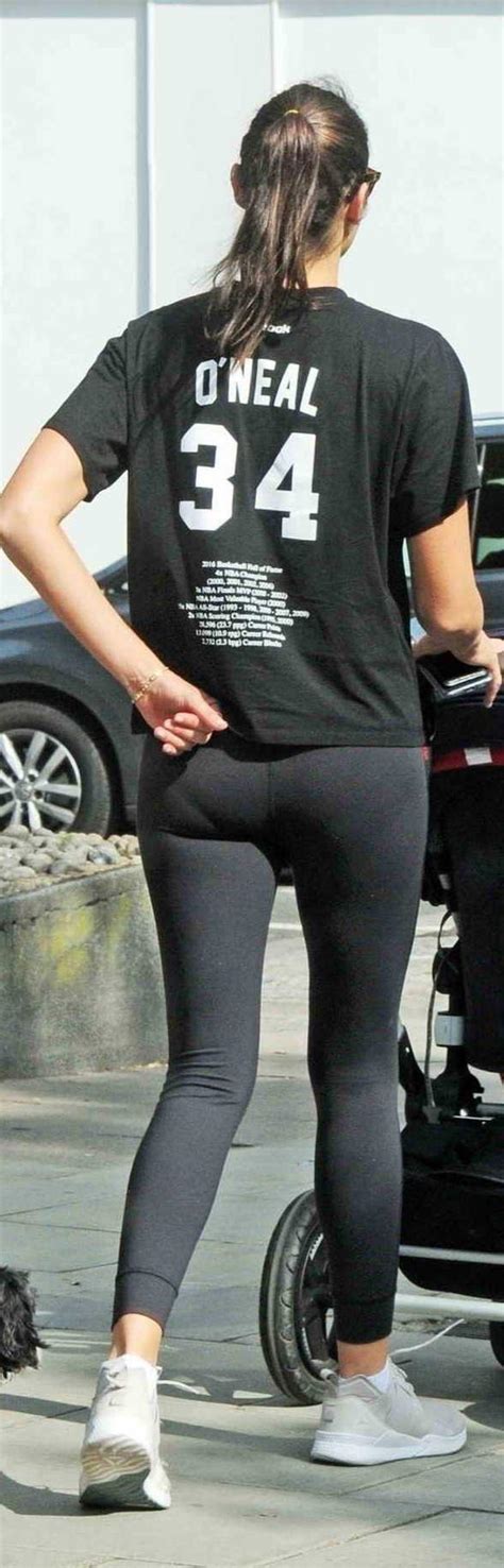 Gal Gadots Tight Milf Ass R Jerkofftoceleb