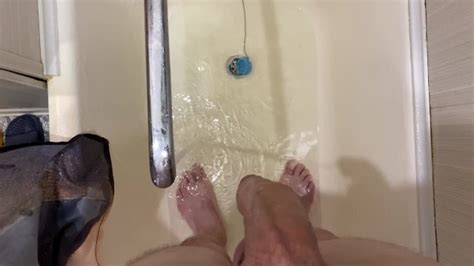 每个人都会这样做不用手在浴室里撒尿 Pornhub Gay