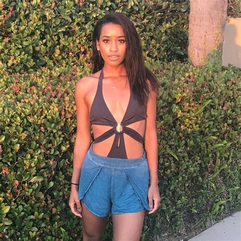 Hot Sexy Seinne Fleming Bikini Pics