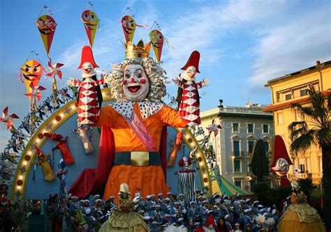 Carnevale in Italia città famose il significato della festa dolci e