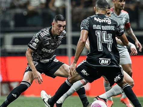 Mineiro perdió y le hicieron ¡tres goles! justo antes de la semi de