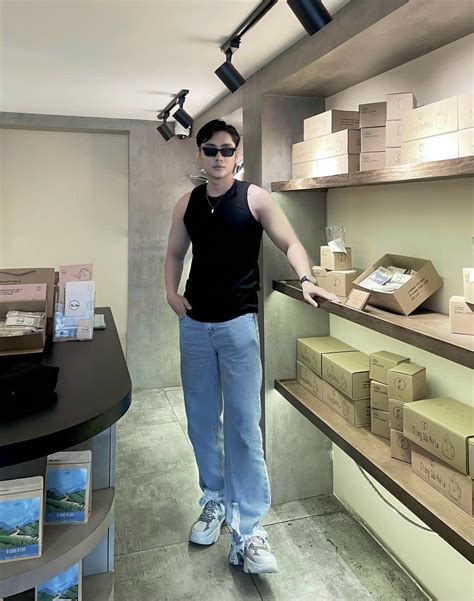 Trai gym dáng người gym chuẩn đẹp trai cao ráo chơi dâm tình cảm sex quên lối về traimodel