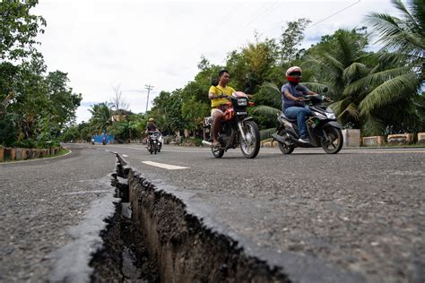 Offshore earthquake kills at least 69 in Philippines, officials say
