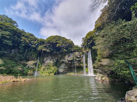 Cheonjiyeon Waterfall: Short, relaxing walk with lush views - Inside Jeju