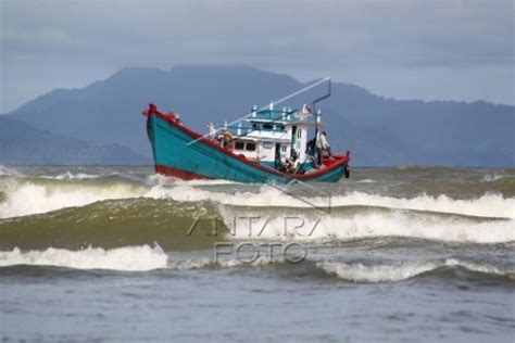 Bpbd Banten Ingatkan Nelayan Waspadai Gelombang Tinggi Antara News Banten