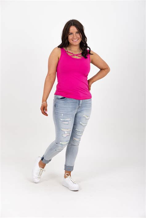 ARIANA TANK SHOCKING – BLANK SPACE.