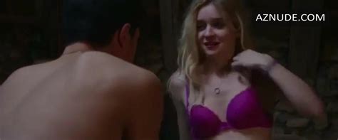 Au Loin Les Dinosaures Nude Scenes Aznude