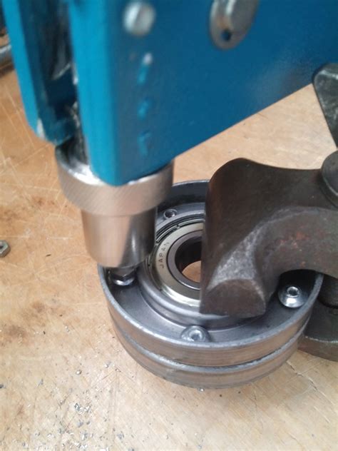 Замена подшипника ролика натяжителя — Opel Astra H, 1,8 л, 2007 года ...