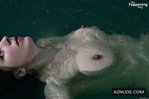 Maria Mane Nude Poolside Photos AZNude