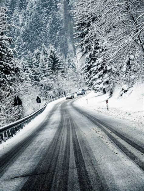 30+ Essential Winter Road Trip Safety Tips Story | Family Road Trip