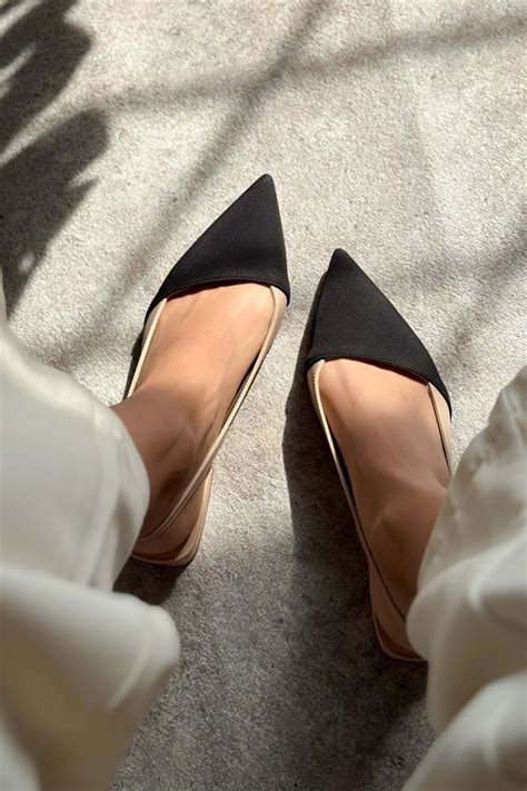 Viktor Nude Saten Önü Siyah Bilek Kemer Detaylı Sivri Burun Kısa Topuklu Kadın Babet