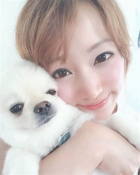 葵ゆりかさんのインスタグラム写真 葵ゆりかinstagram 「おもちくん。 お友達のふくちゃんのおうちでお留守番。 ふくちゃんはちょっとにょろに似てるね。 にょろがいなくて寂しいね