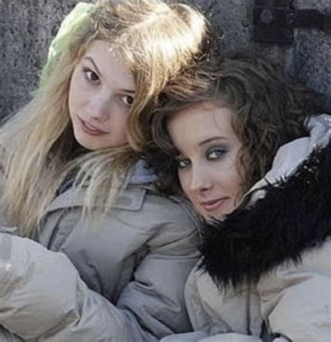 Skins Uk Aesthetic Cassie And Michelle Skins Uk Teenage Years Grunge