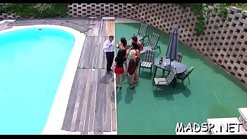 Los Novios Se Aburren Y Comienzan Una Verdadera Fiesta De Sexo Con Algunos Sementales XVIDEOS