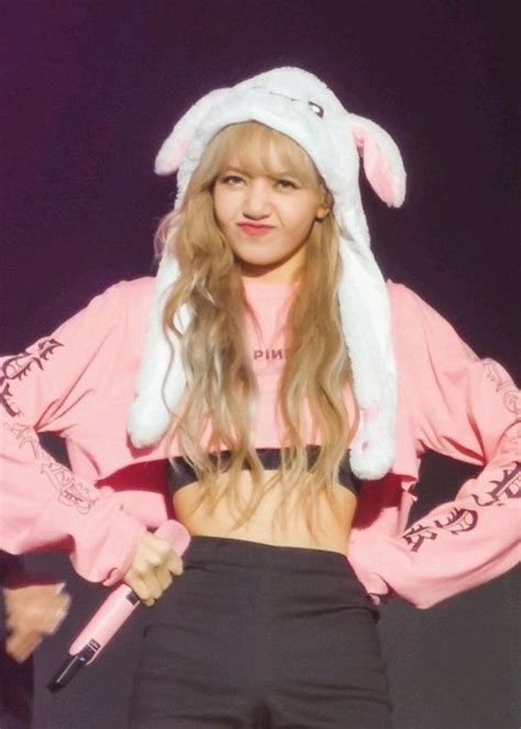 Pin By Miodrag Turkovic On Pins By You Lisa Blackpink Hot Photoshoot Blackpink Blackpink Fashion