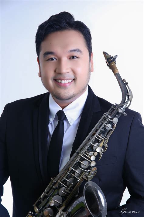 The crowd thought that sax solo was REED-iculous! SAX-sational! 🎷 And