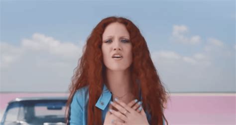 Jess Glynne atinge o topo da parada britânica com Ill Be There e