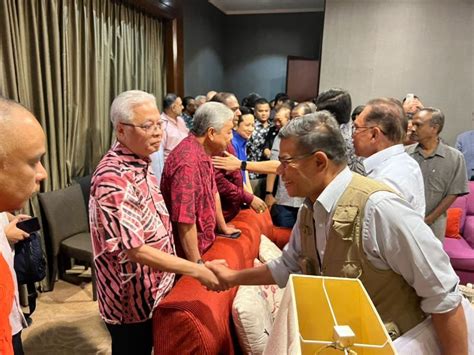 Nampak Mesra Tular Gambar Pemimpin Ph Bn Adakan Pertemuan Semasa