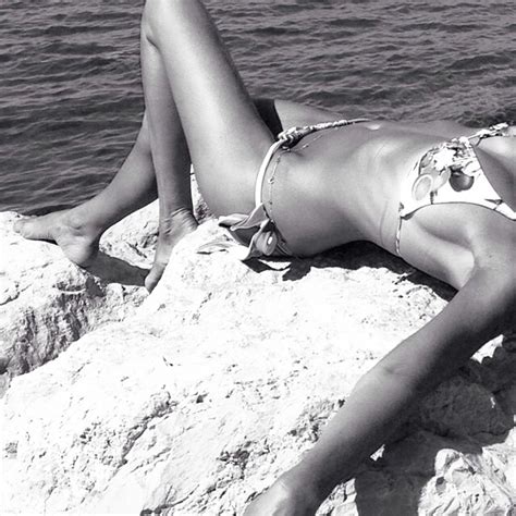 Busty Babe Pamela Prati Looks Hot In Mini Bikini Photos