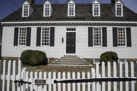 colonial house  white fence  yorktown virginia image