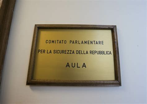 Il Libro Che I Servizi Segreti Italiani Non Ti Farebbero Mai Leggere Enewton Saggistica 12
